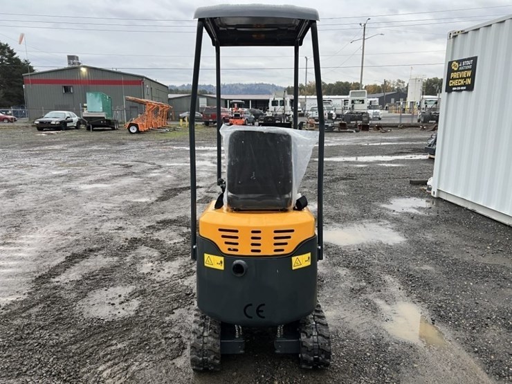 2025-infront-yfe10-mini-hydraulic-excavator-image-5