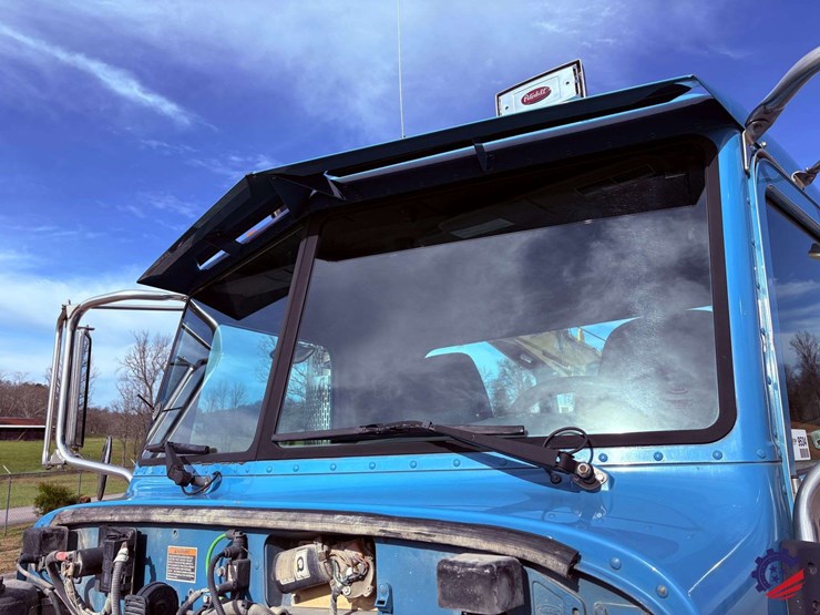 2012-peterbilt-337-image-23