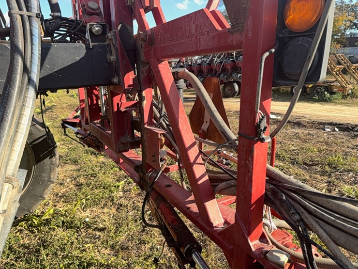 case-ih-3185-patriot-sprayer-image-72