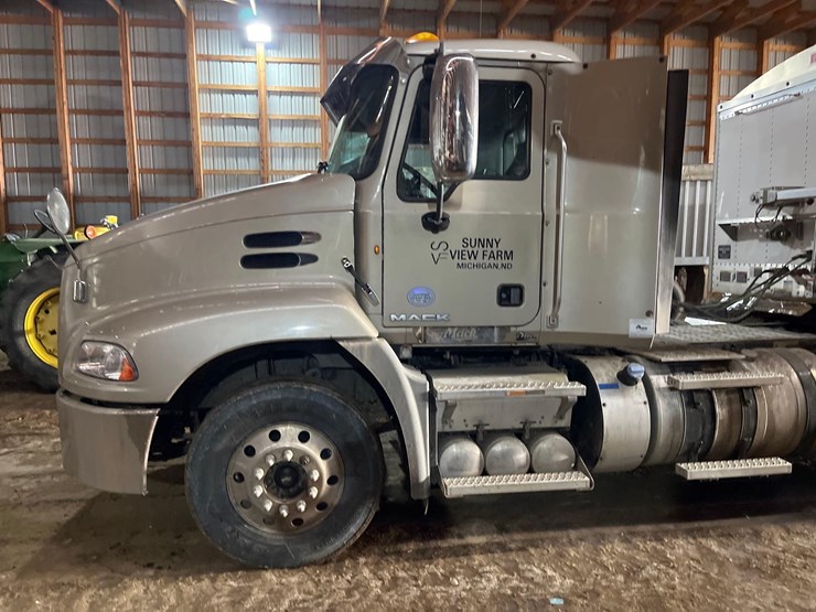 2014-mack-cxu613-semi-image-6