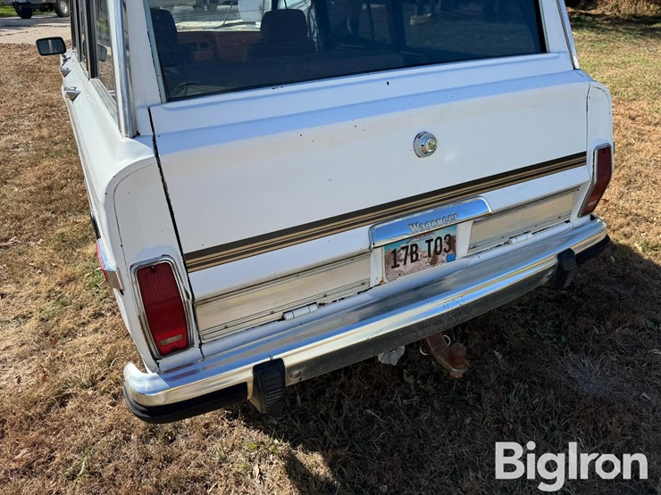 1985-jeep-grand-wagoneer-4x4-suv-image-20