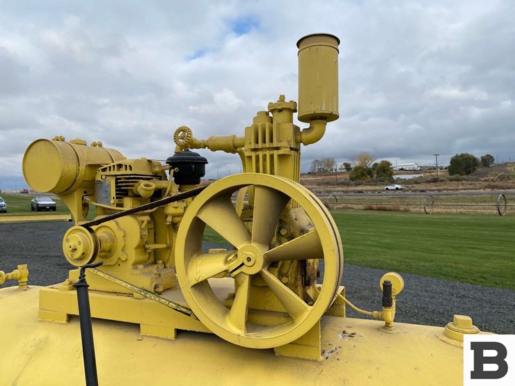 ..-vintage-compressor-trailer-image-12