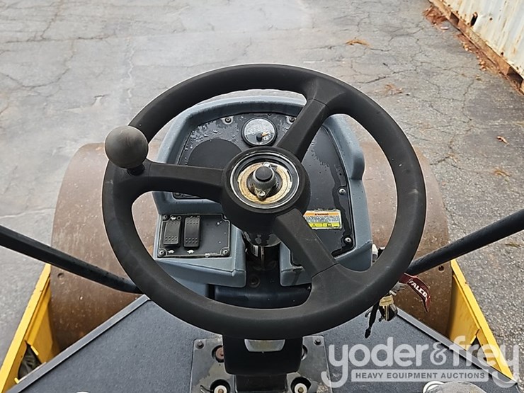 2013-caterpillar-cs44-image-26