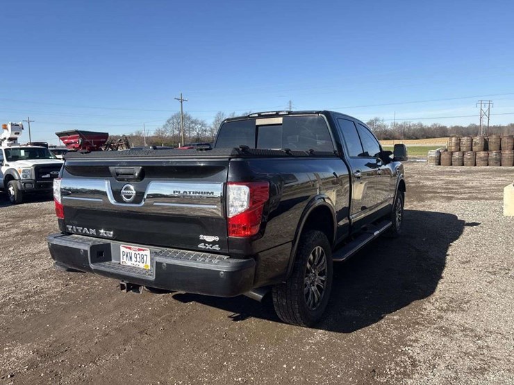 2016-nissan-titan-image-5