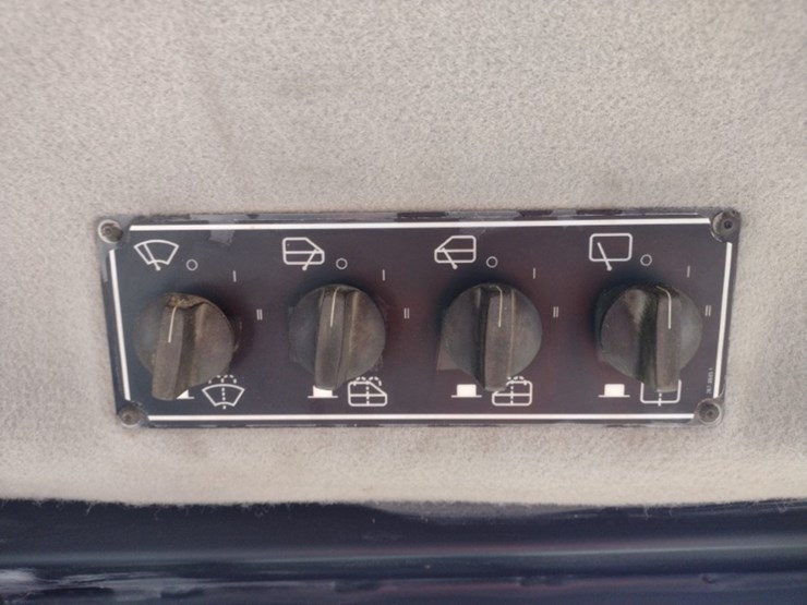 2004-caterpillar-d6r-xl-image-13