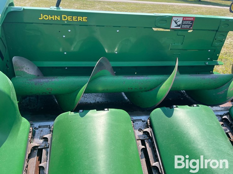 2021-john-deere-c8r-image-19