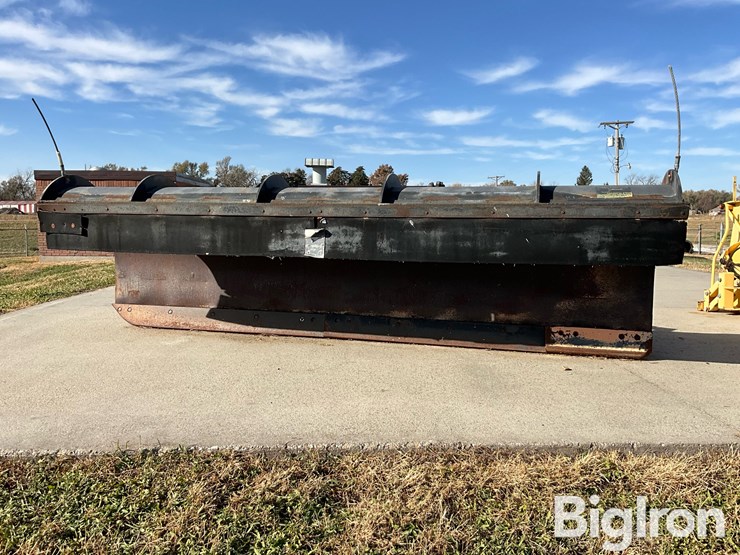 international-7400-image-2