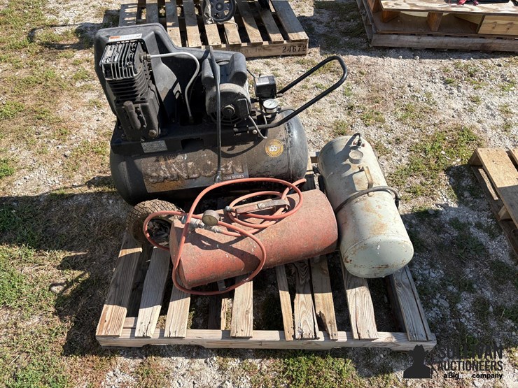 air-compressor-w/-air-tanks-image-4