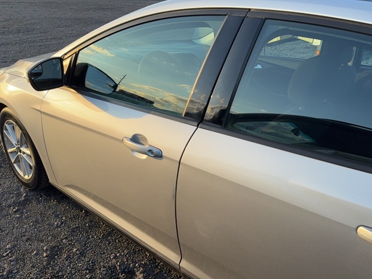 #3008-•-2015-ford-focus-car-image-10