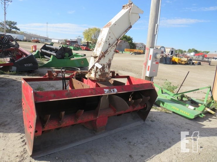 8'-lundell-snowblower-image-1