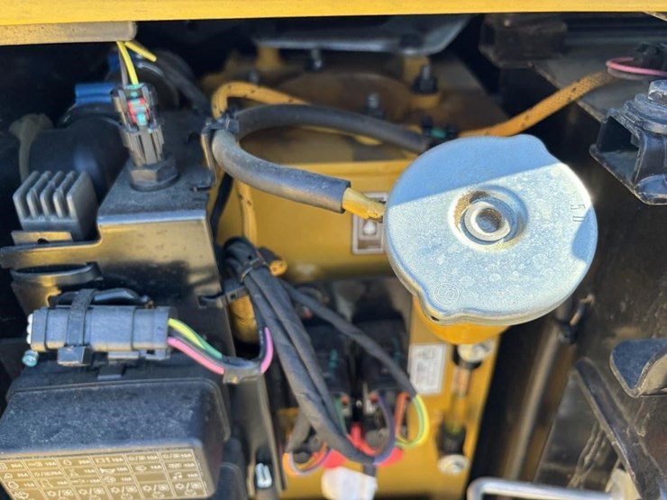 2021-caterpillar-302.7cr-image-46