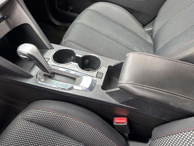 2015-chevrolet-equinox-lt-image-18