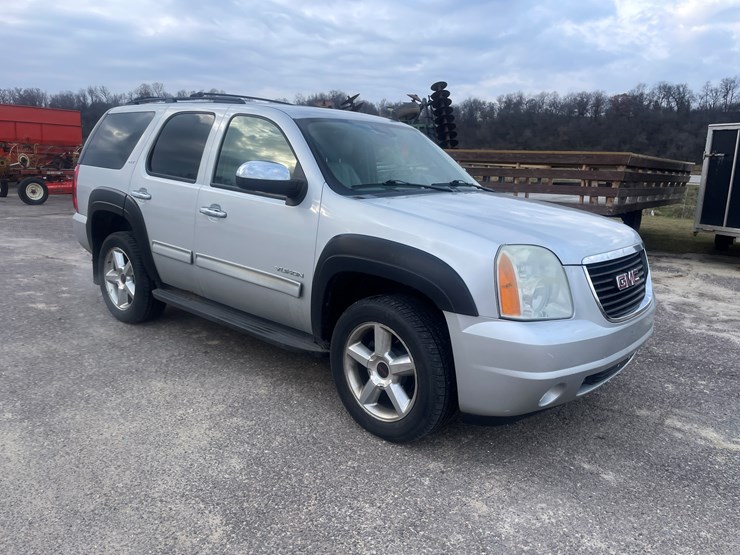 2010-gmc-yukon-image-3