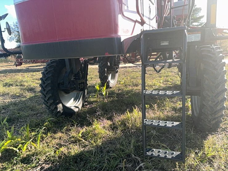 case-ih-3185-patriot-sprayer-image-95