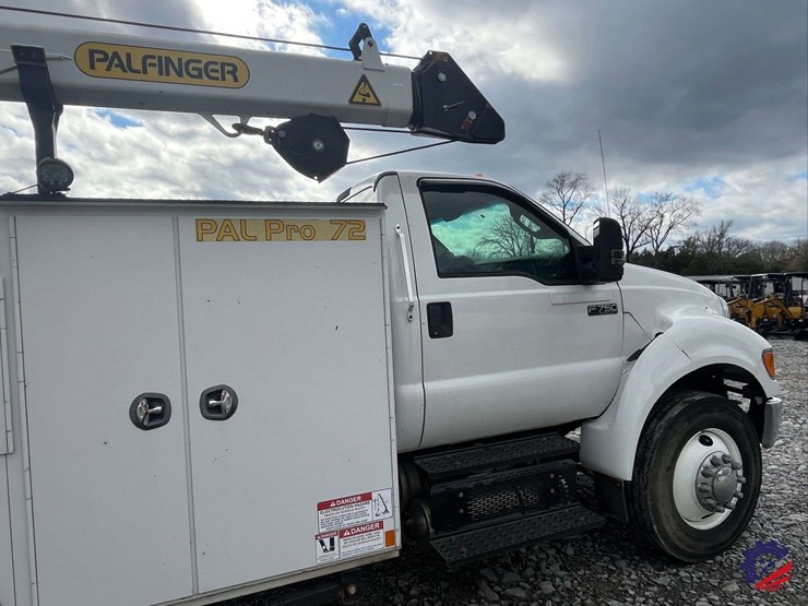 2013-ford-f750-image-36