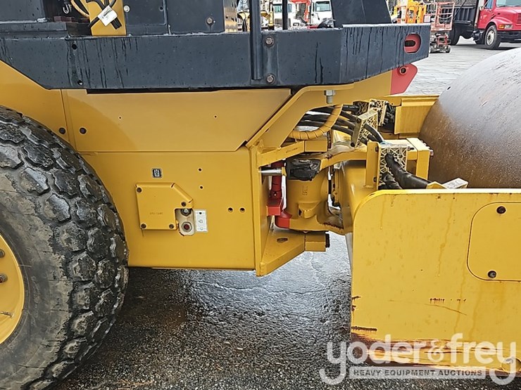 2013-caterpillar-cs44-image-23