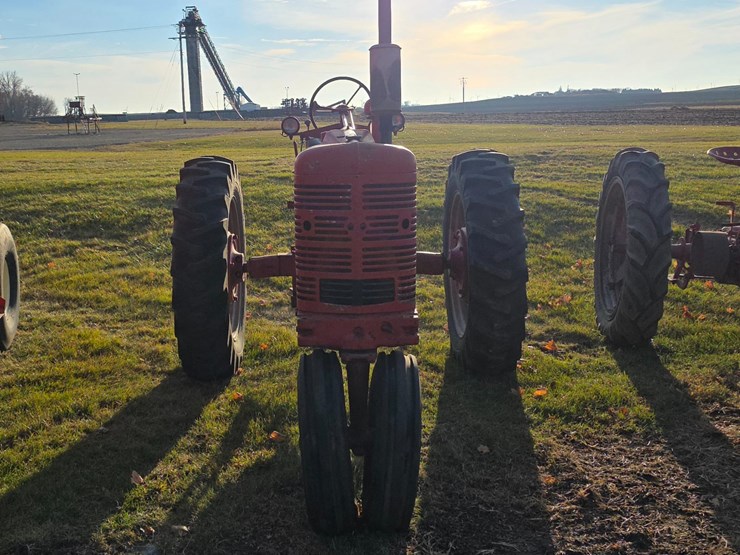 farmall-super-mta-2wd-tractor-image-2
