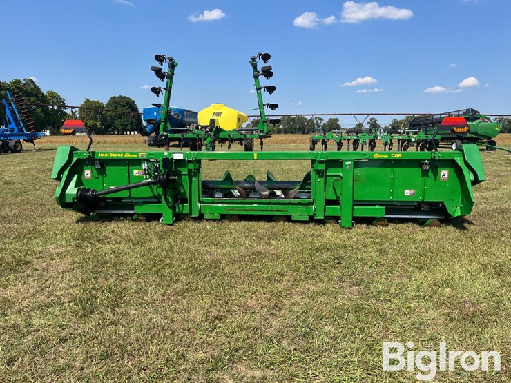 2021-john-deere-c8r-image-6
