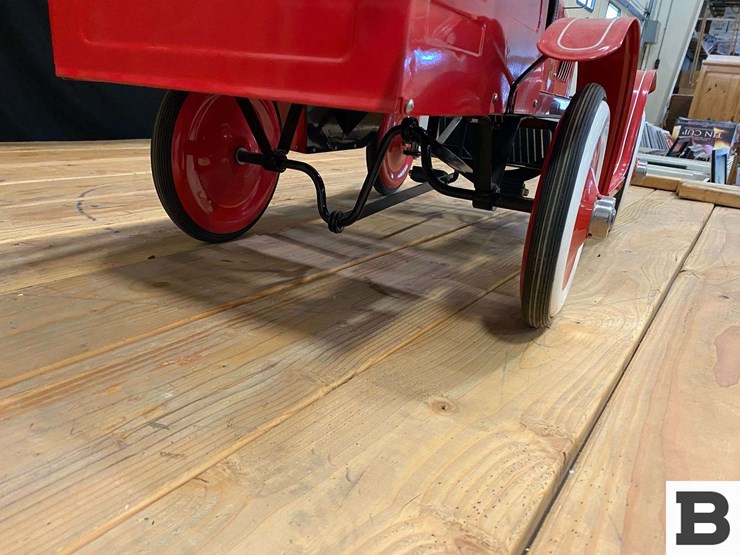 ranch-and-home-fire-chief-toy-pedal-fire-engine-image-11