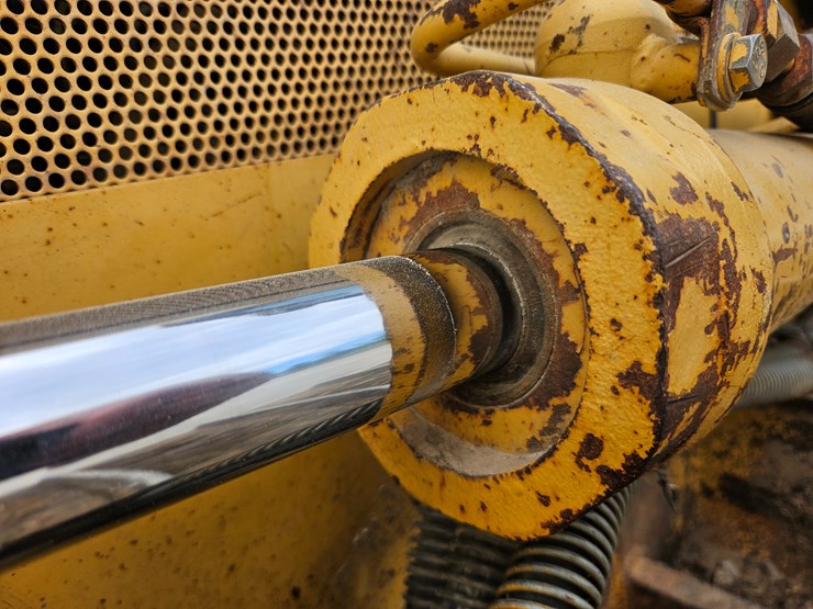 2002-caterpillar-d5g-xl-image-100