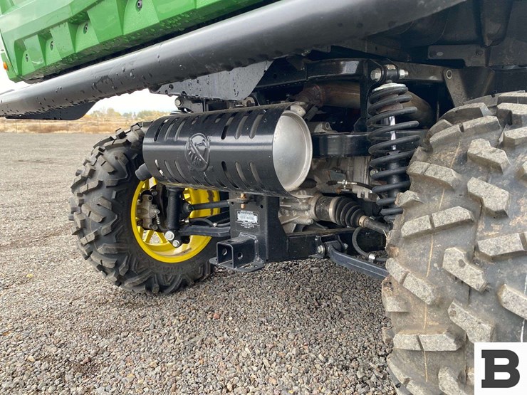 2021-john-deere-gator-image-22