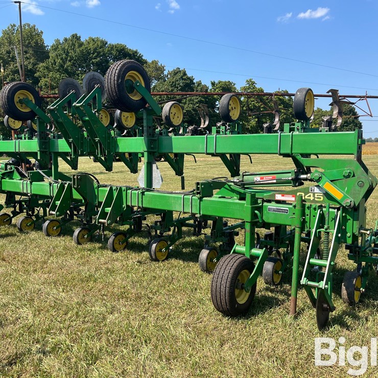 JOHN DEERE 845