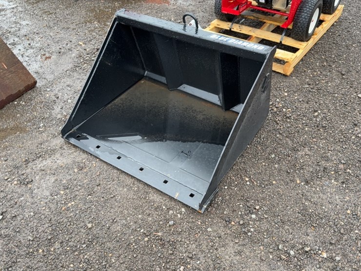 #2022-•-blue-diamond-36"-dingo-smooth-bucket-image-1