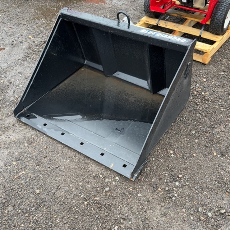 #2022 • BLUE DIAMOND 36" DINGO SMOOTH BUCKET