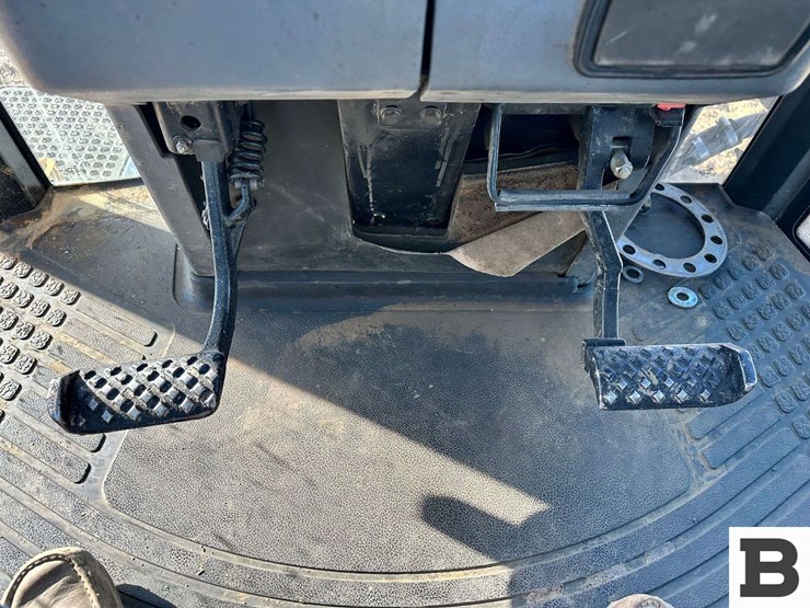 cat-challenger-55-tractor-image-65