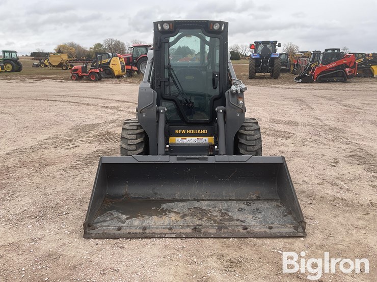 2023-new-holland-l328-image-2