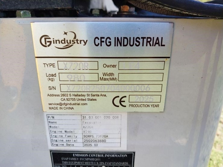 new-cfg-industry-gas-mini-excavator-w/-hyd-thumb-image-13