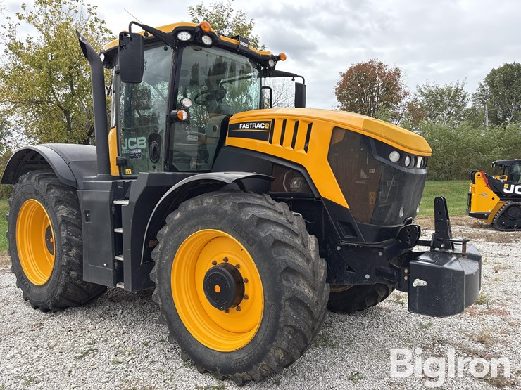 2022-jcb-8330-4wd-tractor-image-3