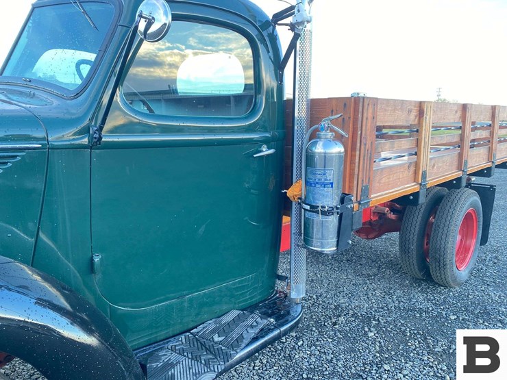 1940-international-d5-30-flatbed-truck-image-11