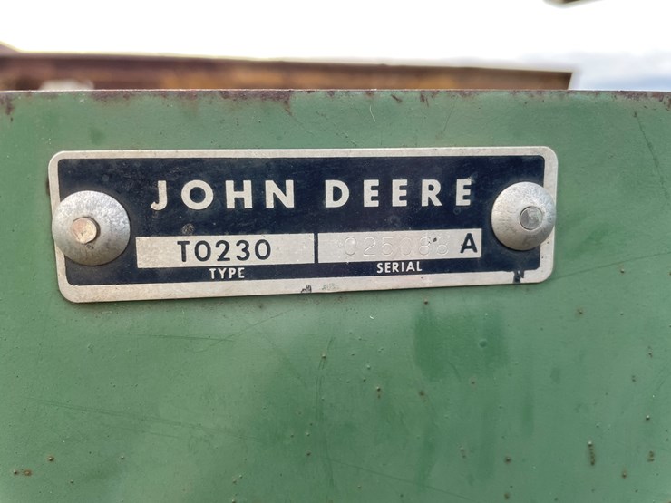 john-deere-235-image-18