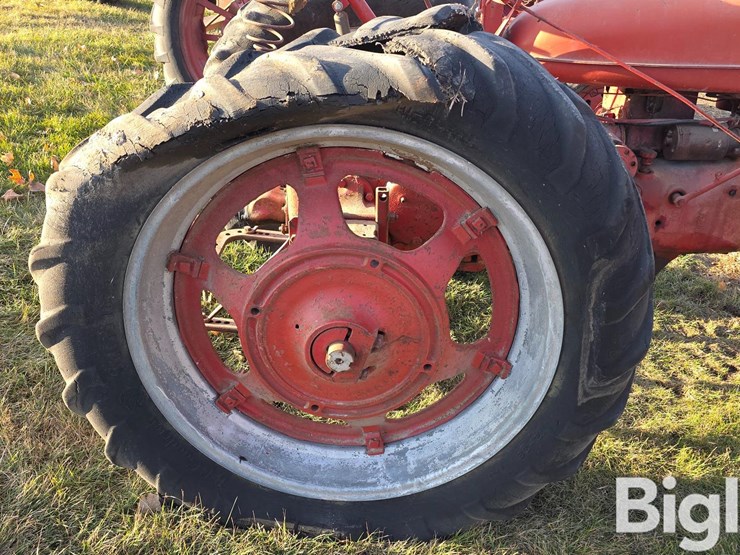 1952-farmall-h-2wd-tractor-image-19