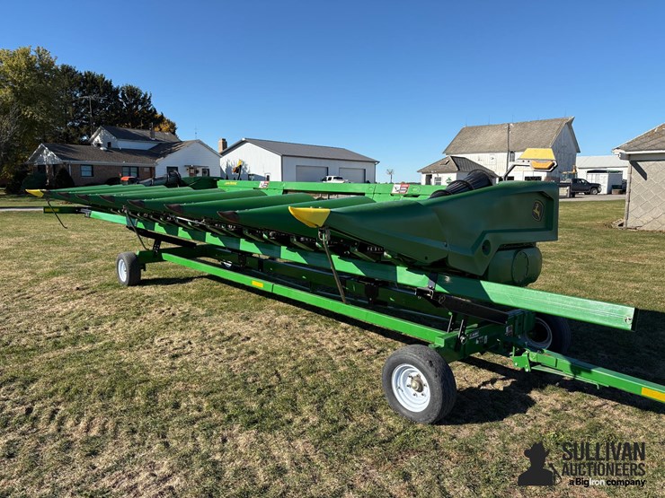 2022-john-deere-c8r-image-9