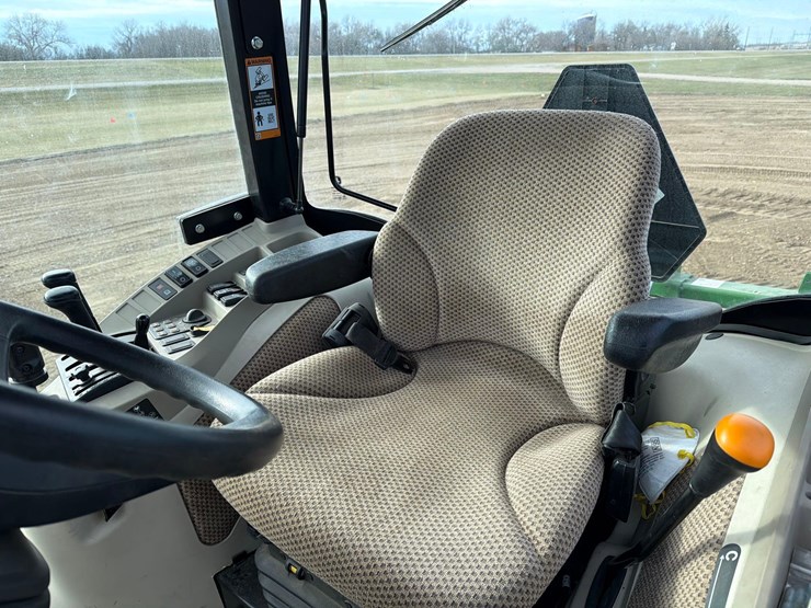 2021-john-deere-4066r-image-15