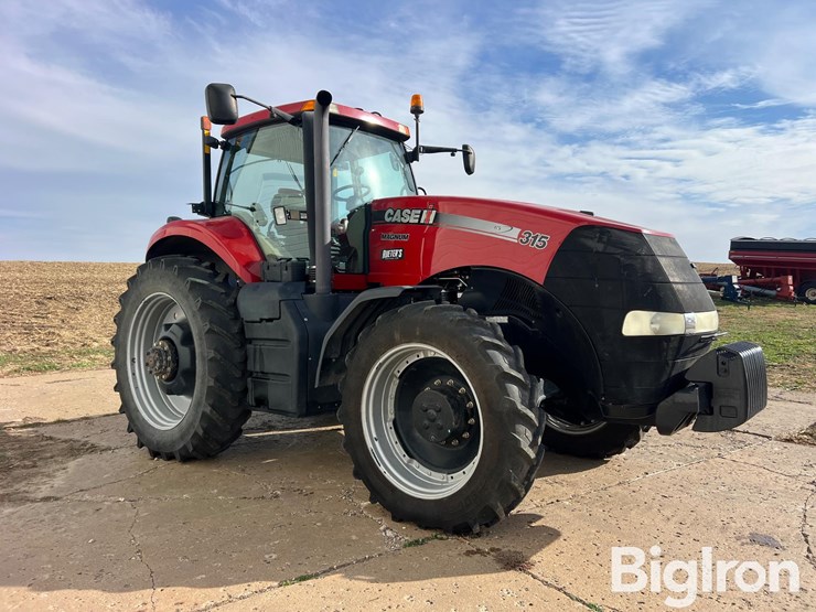 case-ih-315-magnum-mfwd-tractor-image-3