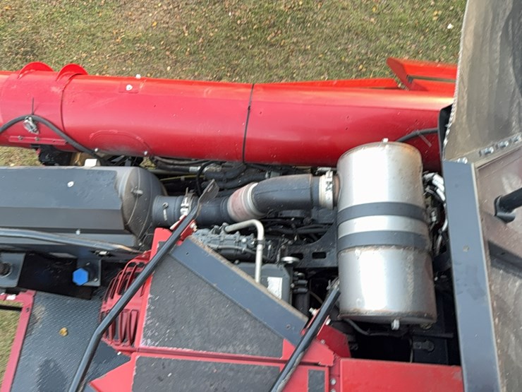 2018-case-ih-8240-image-100