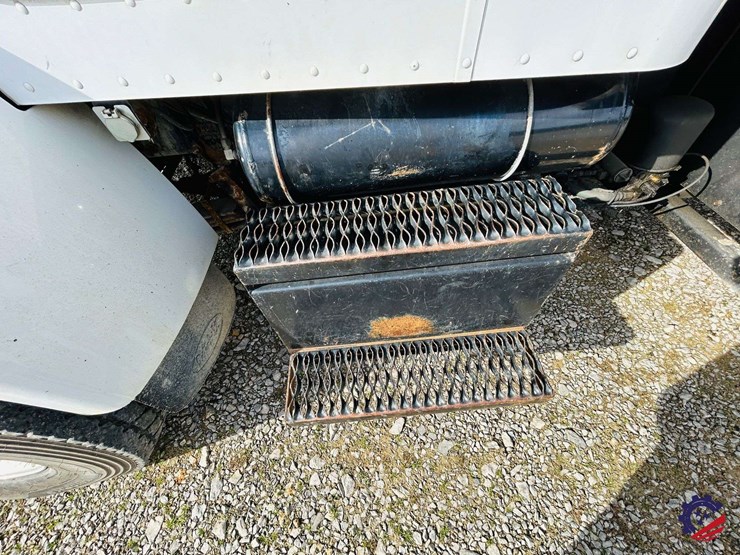 2007-peterbilt-340-image-18