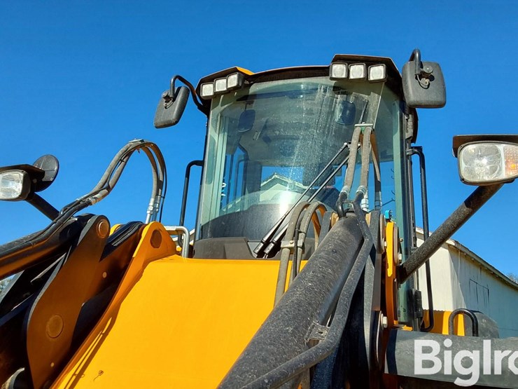 2017-jcb-427-image-13