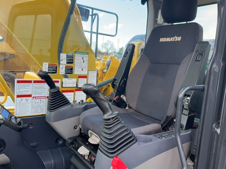 2023-komatsu-pc210-image-21