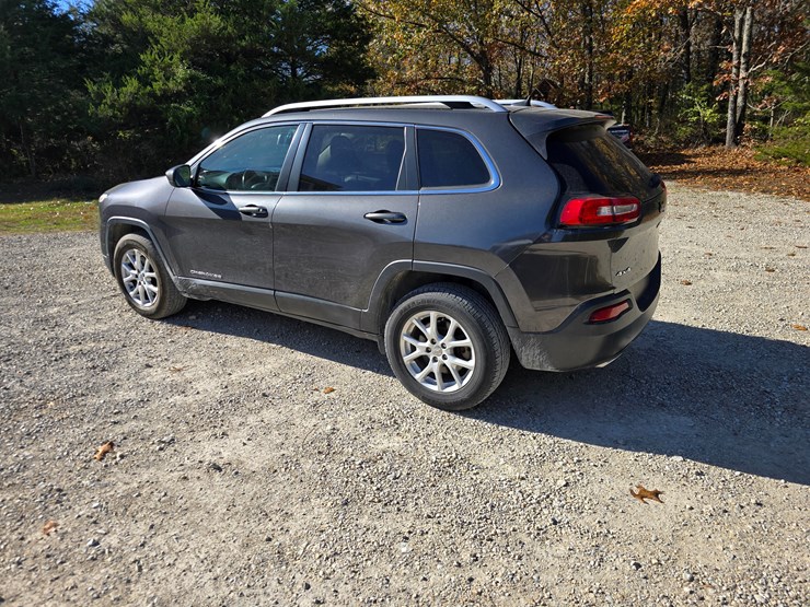2016-jeep-cherokee-image-11