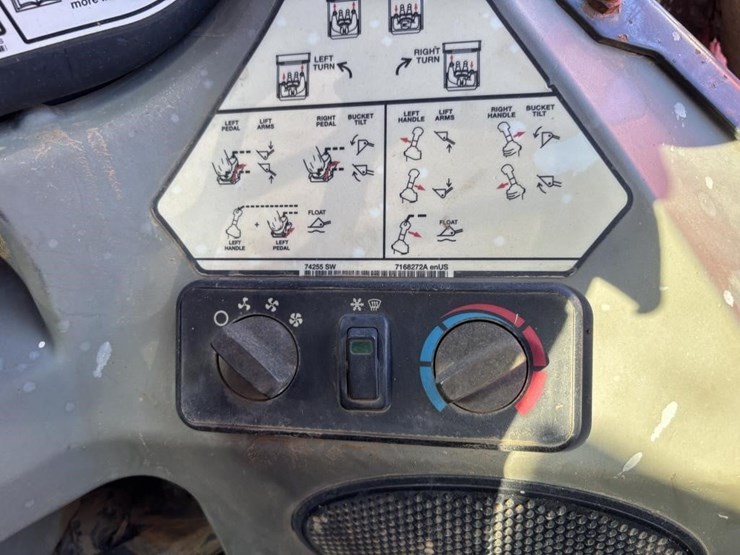 2013-bobcat-t550-image-31