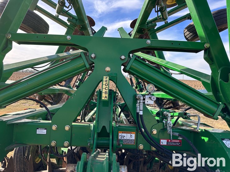 2013-john-deere-2623vt-image-12