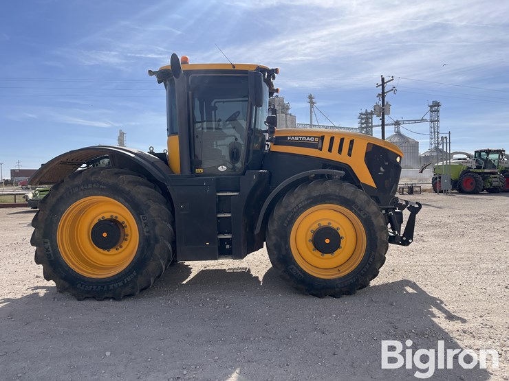 2021-jcb-fastrac-8330-image-4