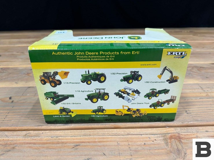 ertl-die-cast-replica-john-deere-530-tractor-1:16-scale-image-4