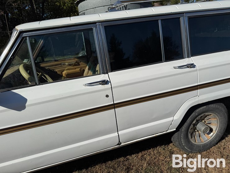 1985-jeep-grand-wagoneer-4x4-suv-image-14