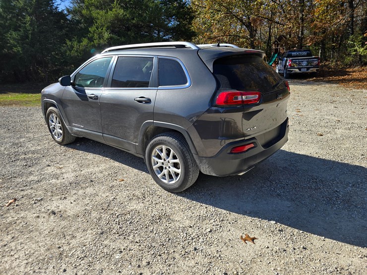 2016-jeep-cherokee-image-12