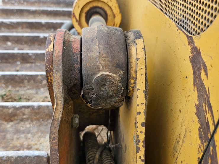 2002-caterpillar-d5g-xl-image-86